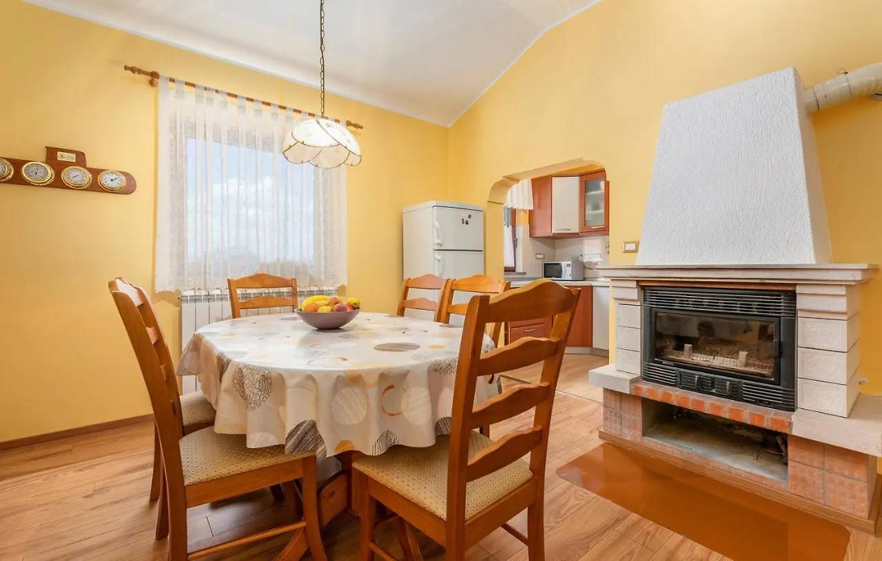 Holiday Home Fragola Tinjan 0*,  Croacia